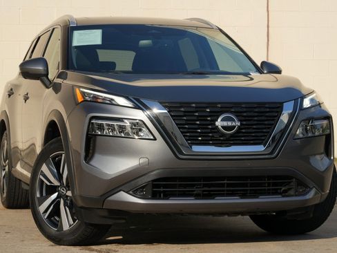 Used 2022 Nissan Rogue SL FWD image 2