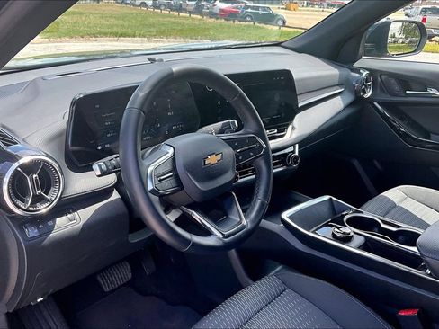Used 2026 Chevrolet Equinox LT FWD image 12