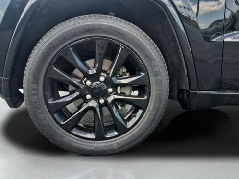 Used 2017 Jeep Grand Cherokee Altitude AWD/4WD image 30