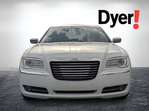 Used 2014 Chrysler 300 C RWD image 9