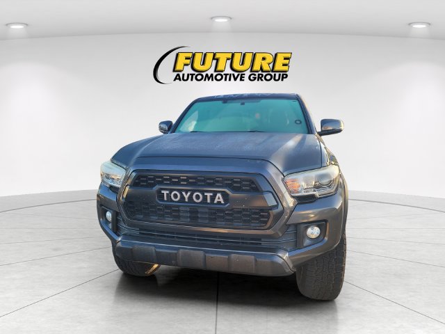 Used 2016 Toyota Tacoma TRD Off-Road AWD/4WD image 2