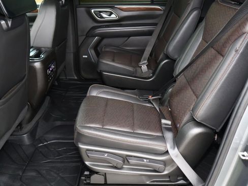 Used 2021 Chevrolet Suburban High Country image 25