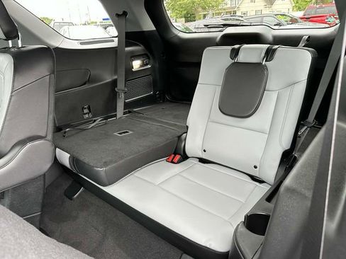 Used 2021 Ford Explorer XLT w/ Equipment Group 202A image 8