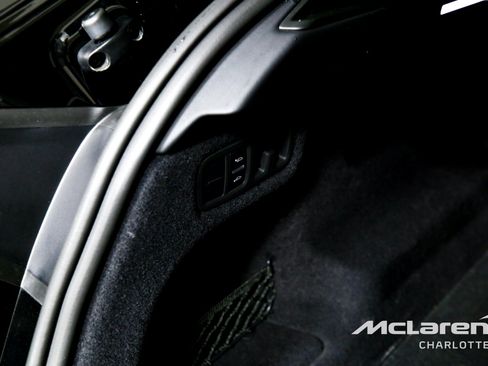 Used 2020 Lamborghini Urus AWD/4WD image 23