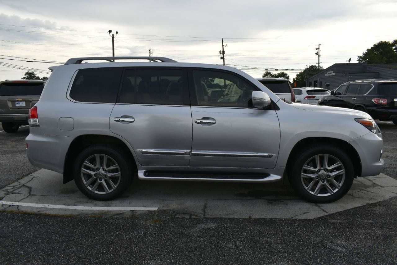 Used 2013 Lexus LX 570 4WD w/ Luxury Pkg image 5