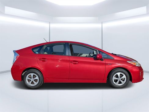 Used 2015 Toyota Prius Four image 2