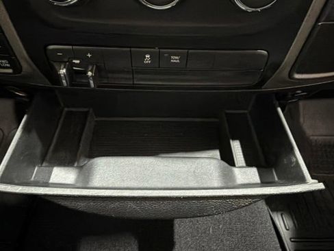 Used 2018 RAM 1500 Express AWD/4WD image 38