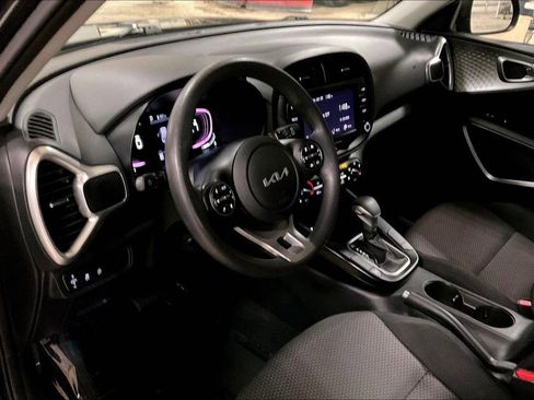 Used 2024 Kia Soul LX w/ LX Technology Package image 13
