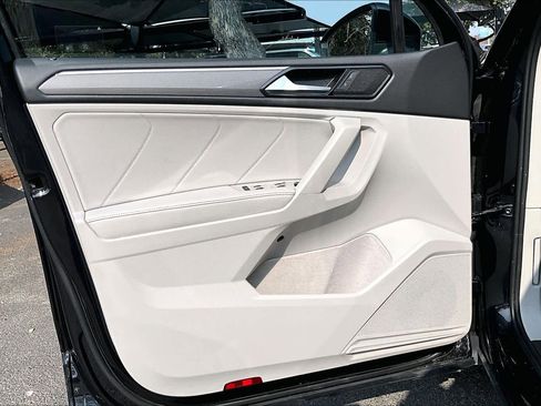 Certified 2022 Volkswagen Tiguan SE R-Line image 21