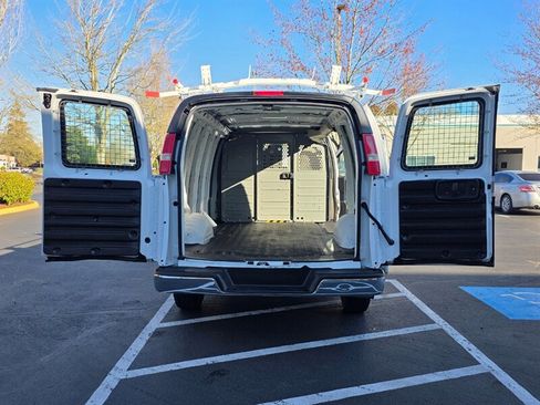 Used 2014 Chevrolet Express 2500 image 21