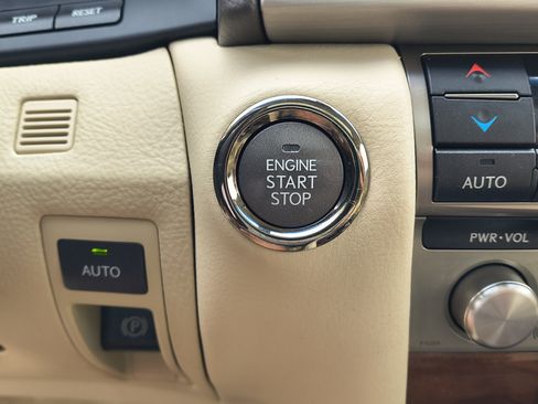 Used 2016 Lexus LS 460 w/ Comfort Package RWD image 34