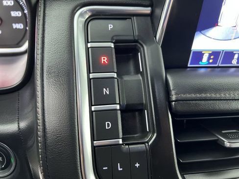 Used 2021 Chevrolet Suburban High Country AWD/4WD image 16