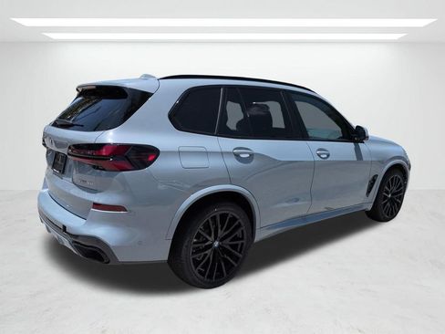 New 2026 BMW X5 xDrive40i w/ M Sport Package AWD/4WD image 4
