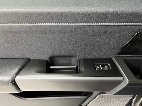 Used 2025 Ford F350 Lariat w/ Black Appearance Package image 44