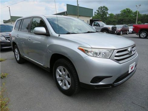 Used 2011 Toyota Highlander 4WD w/ Cold Weather Pkg image 1