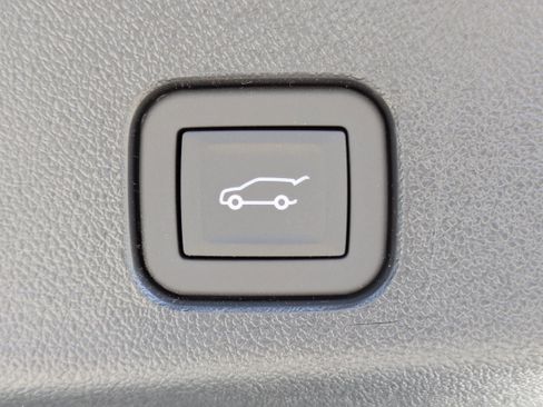 New 2026 Chevrolet Traverse Z71 w/ Enhanced Driving Package AWD/4WD image 8