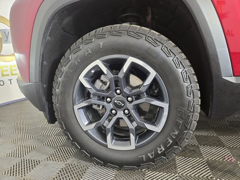 Certified 2026 Chevrolet Equinox ACTIV w/ Convenience Package III FWD image 33