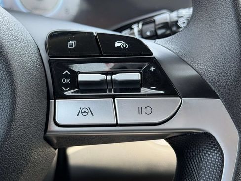 Certified 2024 Hyundai Elantra SEL FWD image 22