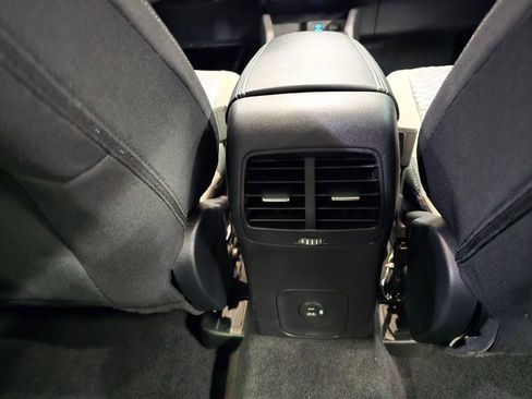 Used 2022 Ford Escape SE image 30