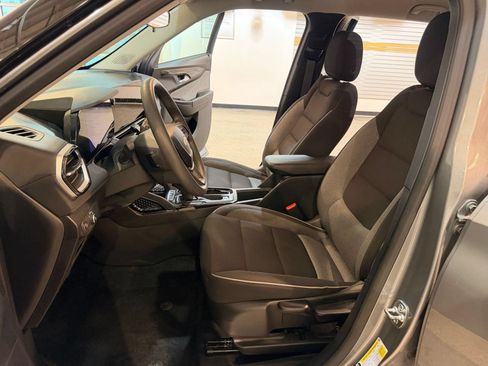 Used 2025 Chevrolet TrailBlazer LT FWD image 25