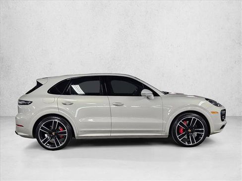 Used 2022 Porsche Cayenne GTS AWD/4WD image 4