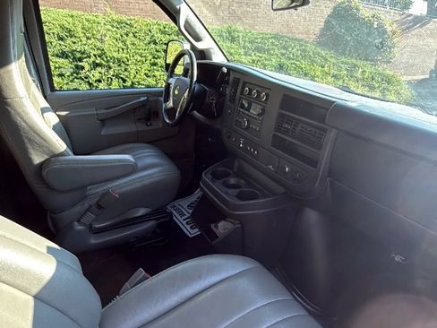 Used 2017 Chevrolet Express 3500 LS RWD image 24