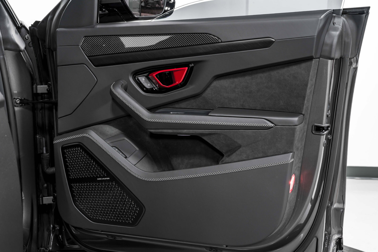 Used 2026 Lamborghini Urus SE AWD/4WD image 45
