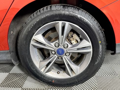 Used 2018 Ford Focus SE w/ SE Appearance Package image 35