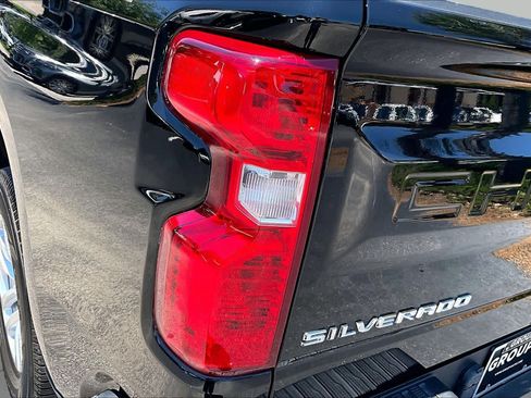 Used 2021 Chevrolet Silverado 1500 LT AWD/4WD image 28