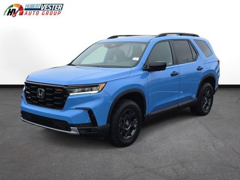 New 2025 Honda Pilot TrailSport image 2