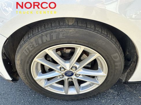 Used 2015 Ford Focus SE FWD image 11