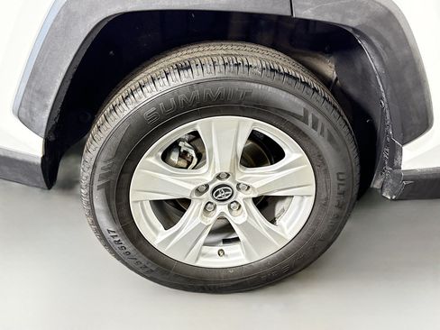 Used 2020 Toyota RAV4 XLE w/ Carpet Mat Package AWD/4WD image 33