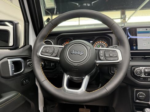 Used 2024 Jeep Wrangler Unlimited Sahara AWD/4WD image 13