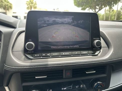 Used 2024 Nissan Rogue SV FWD image 24