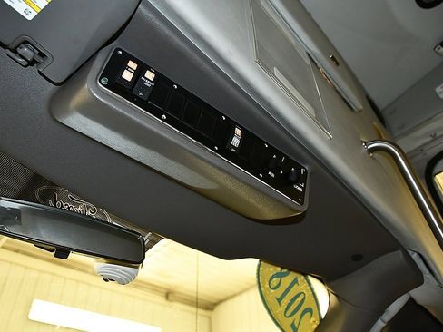 Used 2017 Ford F550 2WD Regular Cab Super Duty image 18