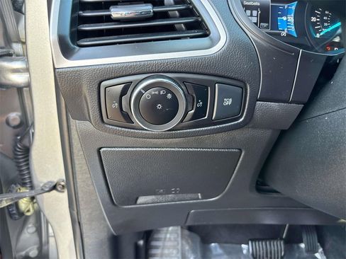 Used 2024 Ford Edge SEL image 17