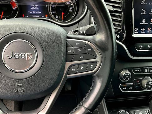 Used 2021 Jeep Cherokee Limited image 12