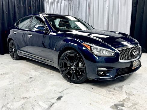 Used 2019 INFINITI Q70 Luxe image 4