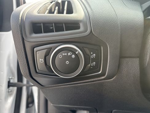Used 2015 Ford Focus SE FWD image 12