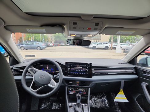 New 2025 Volkswagen Jetta SE image 12