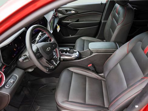 Used 2024 Chevrolet Trax RS w/ Sunroof Package FWD image 12