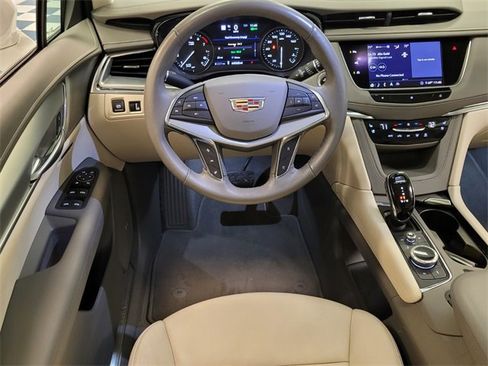 Used 2020 Cadillac XT5 Premium Luxury image 18