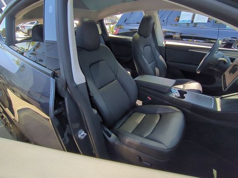 Used 2023 Tesla Model Y Performance AWD/4WD image 27