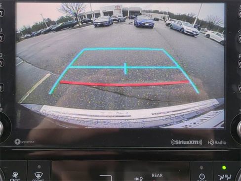 Used 2021 Toyota Highlander LE image 20