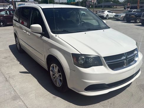 Used 2013 Dodge Grand Caravan SXT image 3
