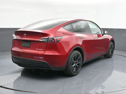 Used 2025 Tesla Model Y Long Range image 8