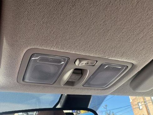 Used 2025 Hyundai Venue SEL image 25