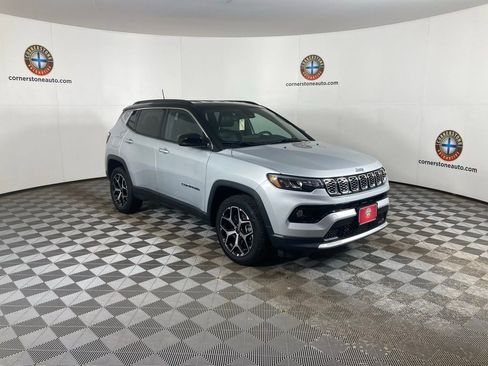 Used 2025 Jeep Compass Limited image 17