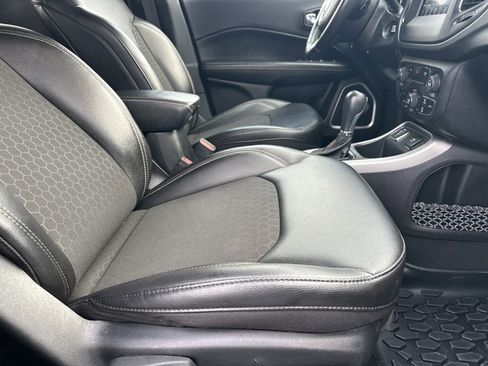 Used 2020 Jeep Compass Latitude image 14