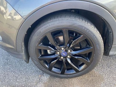 Used 2017 Ford Escape Titanium FWD image 4